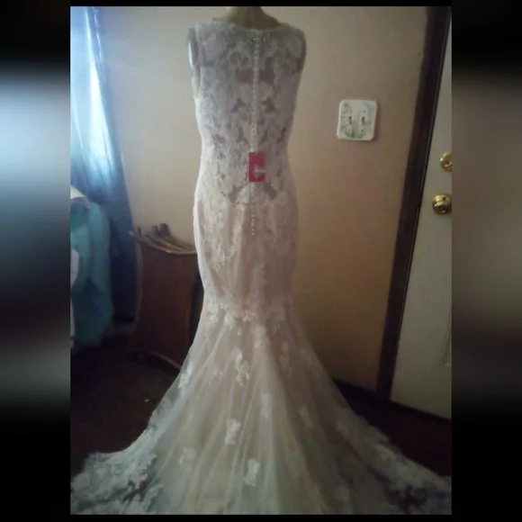 JJs House Cream Sheath Wedding Gown Sleeveless V-Neck - Picture 4 of 7